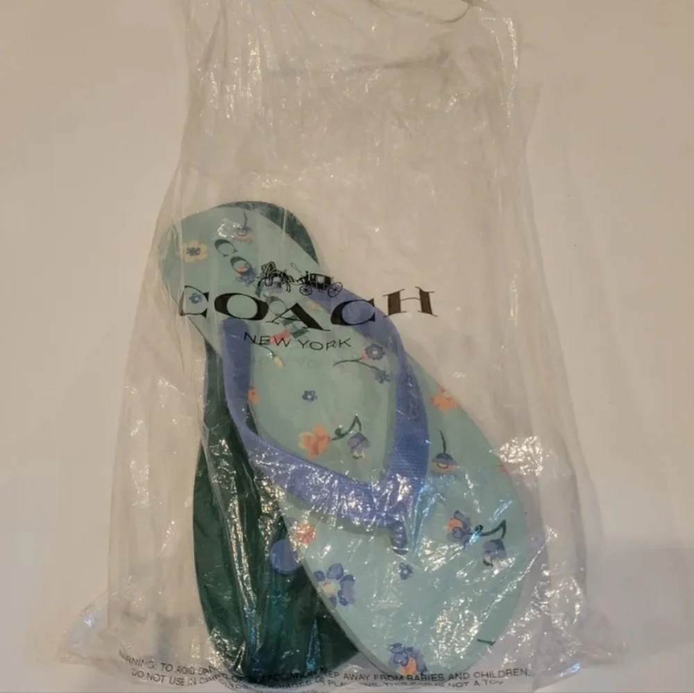 Coach NWOT  Zak Floral Flip-flops sandals.